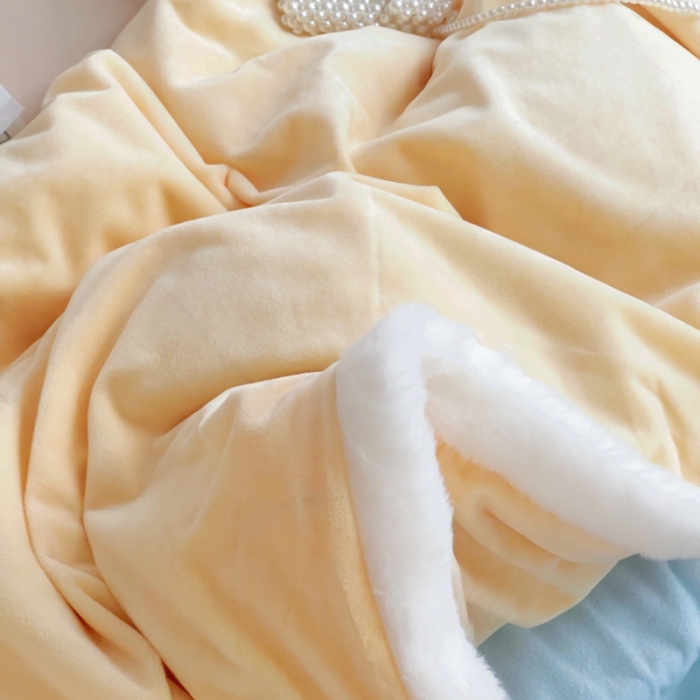 91家纺网 家纺一手货源 找家纺 圆岛家新品纺撞色混搭马卡龙ins慢热风冬款暖绒四件套 柠檬黄-枕套橘拼绿＋床单天空蓝