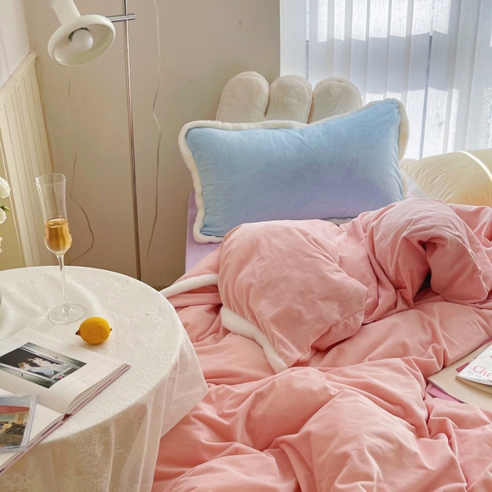 91家纺网 家纺一手货源 找家纺 圆岛家新品纺撞色混搭马卡龙ins慢热风冬款暖绒四件套 樱花粉-枕套黄拼蓝＋床单香芋紫