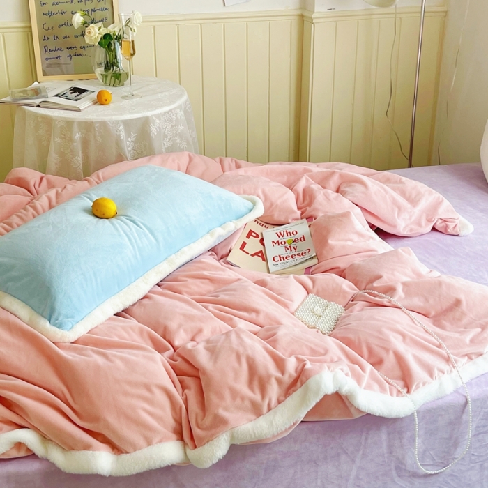 91家纺网 家纺一手货源 找家纺 圆岛家新品纺撞色混搭马卡龙ins慢热风冬款暖绒四件套 樱花粉-枕套黄拼蓝＋床单香芋紫