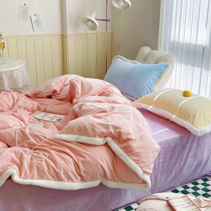 91家纺网 家纺一手货源 找家纺 圆岛家新品纺撞色混搭马卡龙ins慢热风冬款暖绒四件套 樱花粉-枕套黄拼蓝＋床单香芋紫