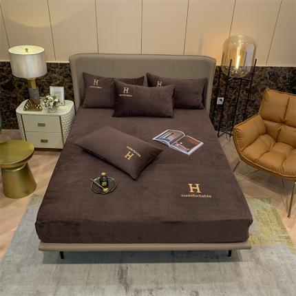 91家纺网 家纺一手货源 找家纺 首尔家纺2021新款水晶绒床笠款三件套 深咖