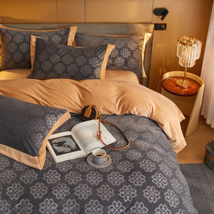 91家纺网 家纺一手货源 找家纺 爱缦2021新款格调系列棚拍230克婴儿绒四件套 亚麻灰