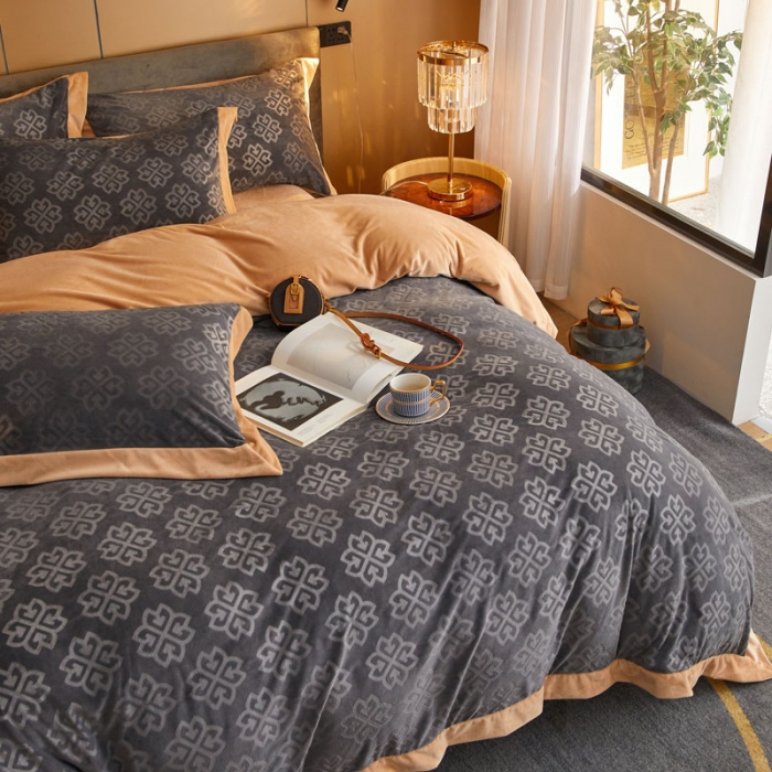 91家纺网 家纺一手货源 找家纺 爱缦2021新款格调系列棚拍230克婴儿绒四件套 亚麻灰