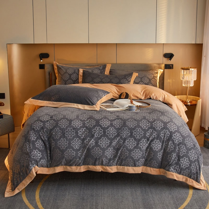 91家纺网 家纺一手货源 找家纺 爱缦2021新款格调系列棚拍230克婴儿绒四件套 亚麻灰