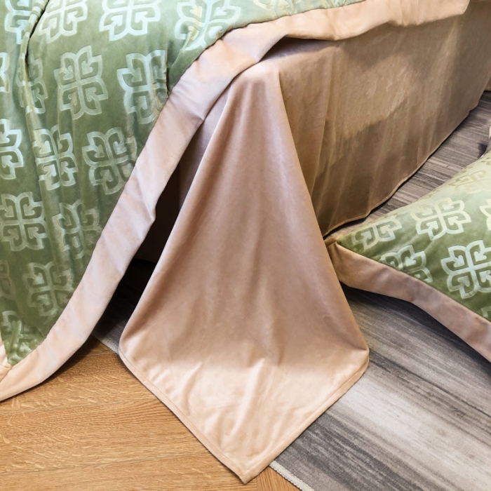 91家纺网 家纺一手货源 找家纺 爱缦2021格调系列实拍230克婴儿绒四件套 迷雾绿