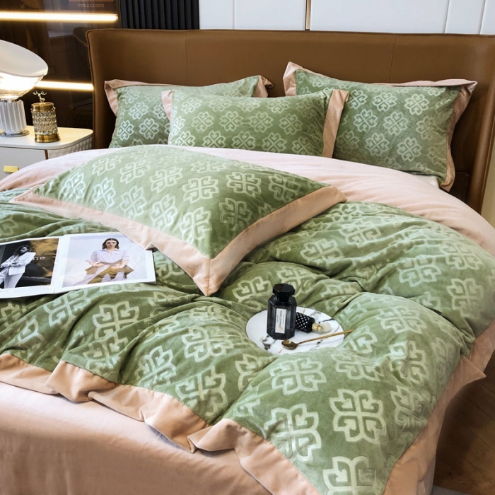 91家纺网 家纺一手货源 找家纺 爱缦2021格调系列实拍230克婴儿绒四件套 迷雾绿