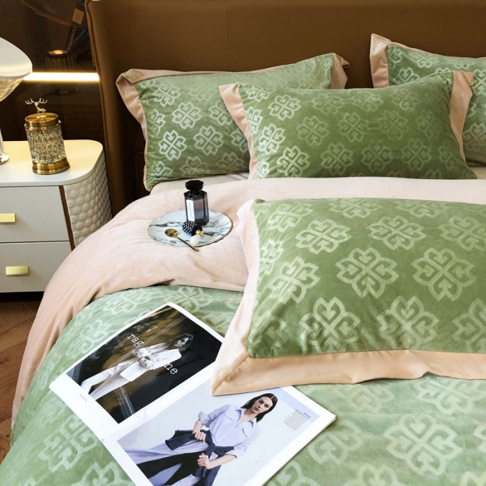 91家纺网 家纺一手货源 找家纺 爱缦2021格调系列实拍230克婴儿绒四件套 迷雾绿