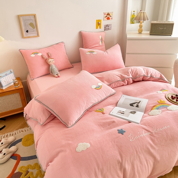 91家纺网 家纺一手货源 找家纺 绒兔兔 2021秋冬牛奶绒毛巾绣韩版床裙床单四件套 七彩云-粉玉