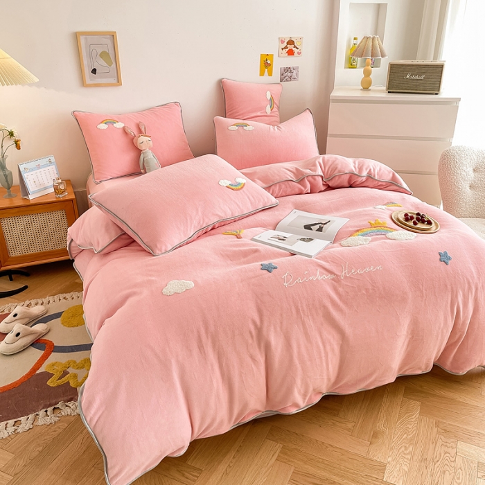 91家纺网 家纺一手货源 找家纺 绒兔兔 2021秋冬牛奶绒毛巾绣韩版床裙床单四件套 七彩云-粉玉