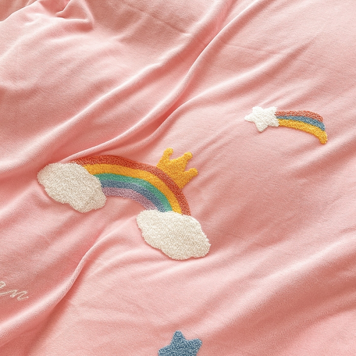 91家纺网 家纺一手货源 找家纺 绒兔兔 2021秋冬牛奶绒毛巾绣韩版床裙床单四件套 七彩云-粉玉