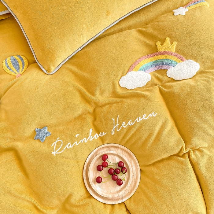 91家纺网 家纺一手货源 找家纺 绒兔兔 2021秋冬牛奶绒毛巾绣韩版床裙床单四件套 七彩云-姜黄