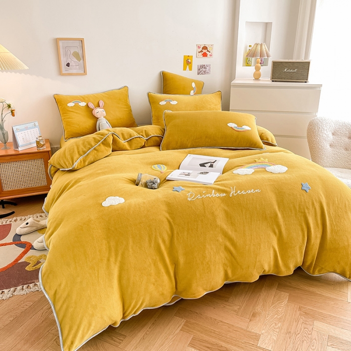 91家纺网 家纺一手货源 找家纺 绒兔兔 2021秋冬牛奶绒毛巾绣韩版床裙床单四件套 七彩云-姜黄