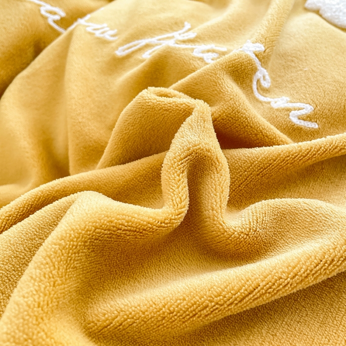 91家纺网 家纺一手货源 找家纺 绒兔兔 2021秋冬牛奶绒毛巾绣韩版床裙床单四件套 七彩云-姜黄