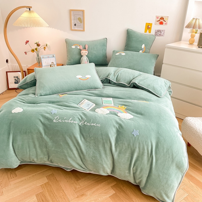 91家纺网 家纺一手货源 找家纺 绒兔兔 2021秋冬牛奶绒毛巾绣韩版床裙床单四件套 七彩云-青绿