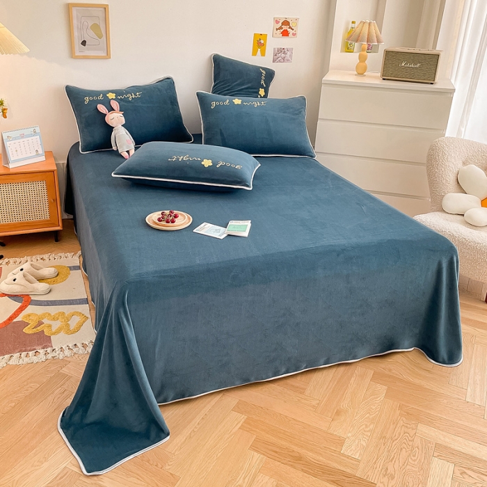 91家纺网 家纺一手货源 找家纺 绒兔兔 2021秋冬牛奶绒毛巾绣韩版床裙床单四件套 晚安-宝蓝