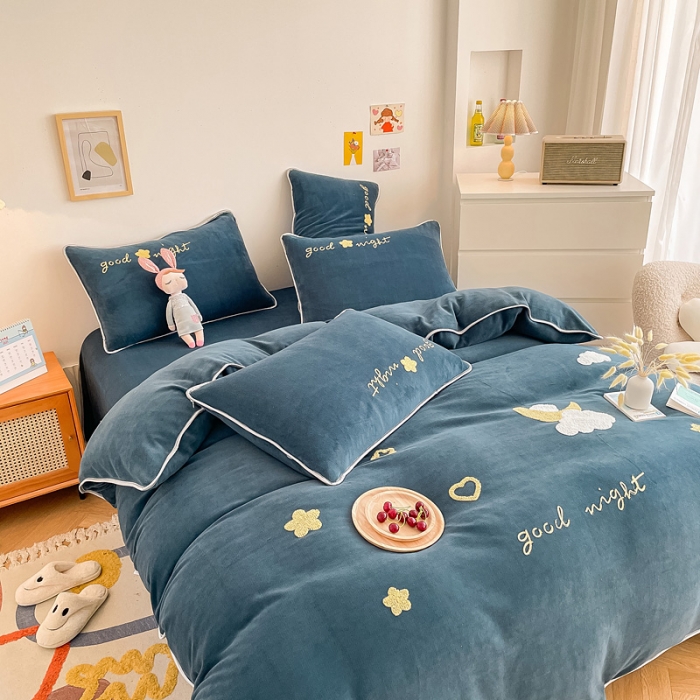 91家纺网 家纺一手货源 找家纺 绒兔兔 2021秋冬牛奶绒毛巾绣韩版床裙床单四件套 晚安-宝蓝