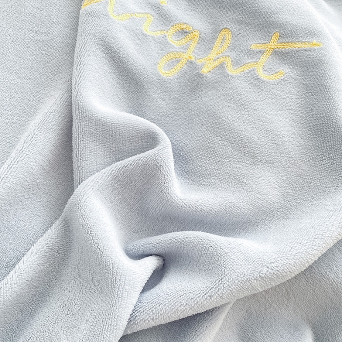 91家纺网 家纺一手货源 找家纺 绒兔兔 2021秋冬牛奶绒毛巾绣韩版床裙床单四件套 晚安-浅蓝