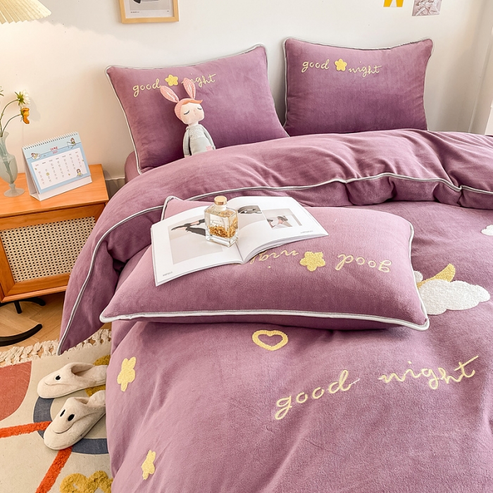 91家纺网 家纺一手货源 找家纺 绒兔兔 2021秋冬牛奶绒毛巾绣韩版床裙床单四件套 晚安-浅紫
