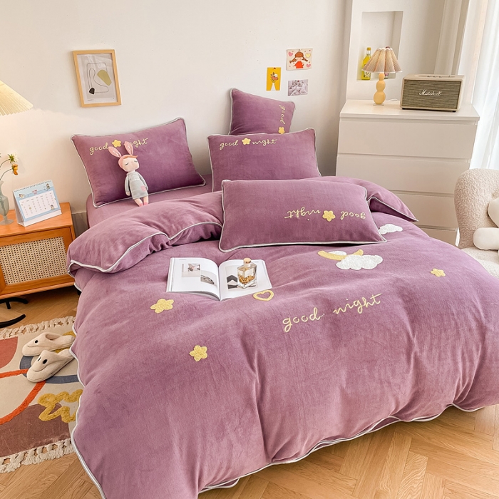 91家纺网 家纺一手货源 找家纺 绒兔兔 2021秋冬牛奶绒毛巾绣韩版床裙床单四件套 晚安-浅紫