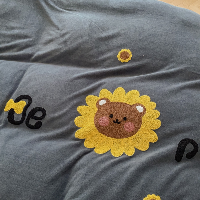 91家纺网 家纺一手货源 找家纺 绒兔兔 2021秋冬牛奶绒毛巾绣韩版床裙床单四件套 向日葵-深灰