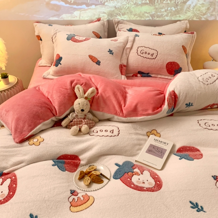 91家纺网 家纺一手货源 找家纺 慕尚 2022新款5D雪花绒单品被套 草莓兔兔