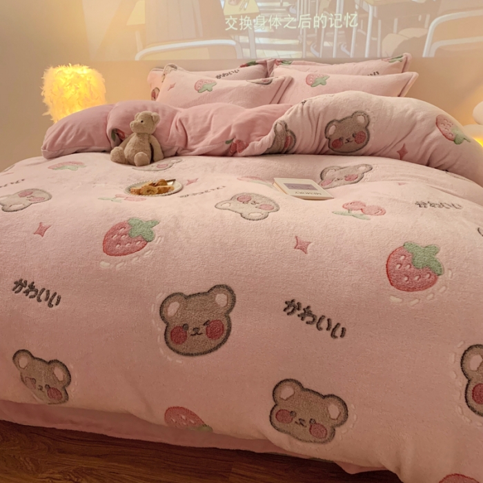 91家纺网 家纺一手货源 找家纺 慕尚 2022新款5D雪花绒单品被套 草莓熊