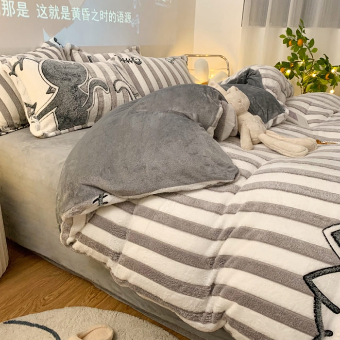 91家纺网 家纺一手货源 找家纺 慕尚 2022新款5D雪花绒单品被套 情侣猫咪