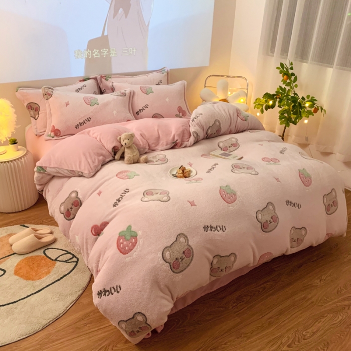 91家纺网 家纺一手货源 找家纺 慕尚 2022新款5D雪花绒四件套 草莓熊