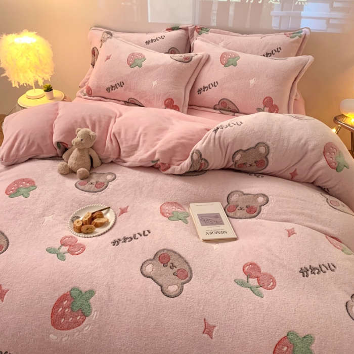 91家纺网 家纺一手货源 找家纺 慕尚 2022新款5D雪花绒四件套 草莓熊