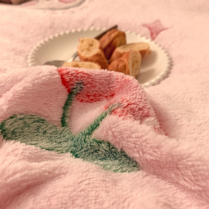 91家纺网 家纺一手货源 找家纺 慕尚 2022新款5D雪花绒四件套 草莓熊