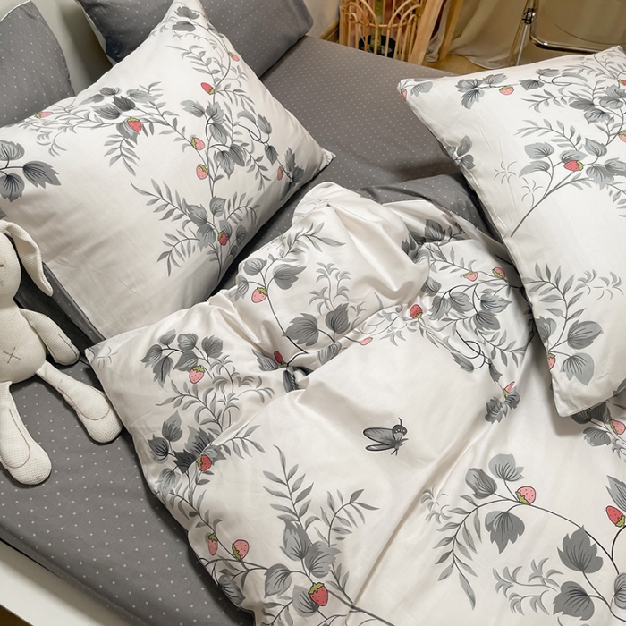 91家纺网 家纺一手货源 找家纺 芊寻家居 2024年新款全棉印花13372四件套画莓