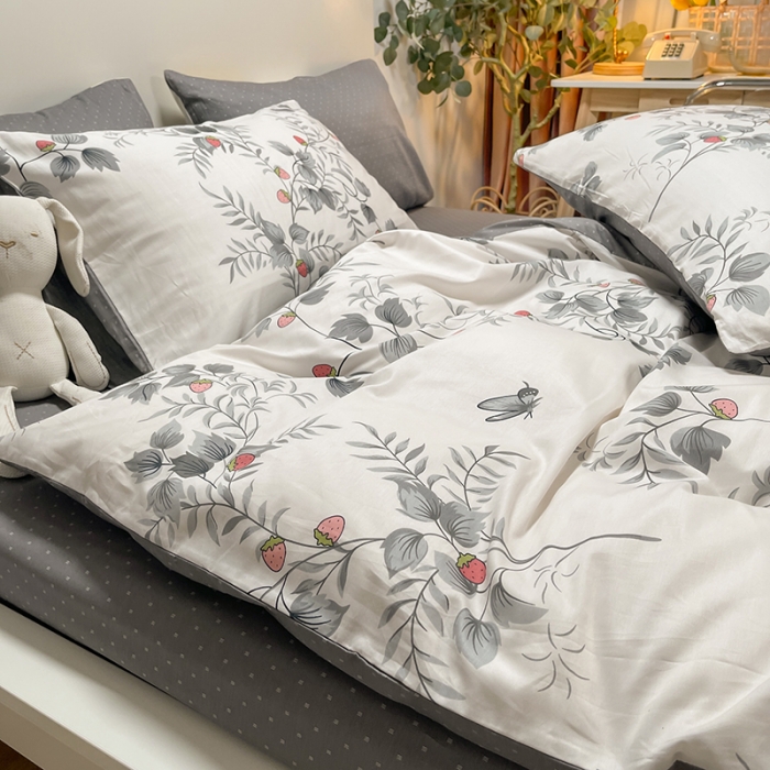 91家纺网 家纺一手货源 找家纺 芊寻家居 2024年新款全棉印花13372四件套画莓