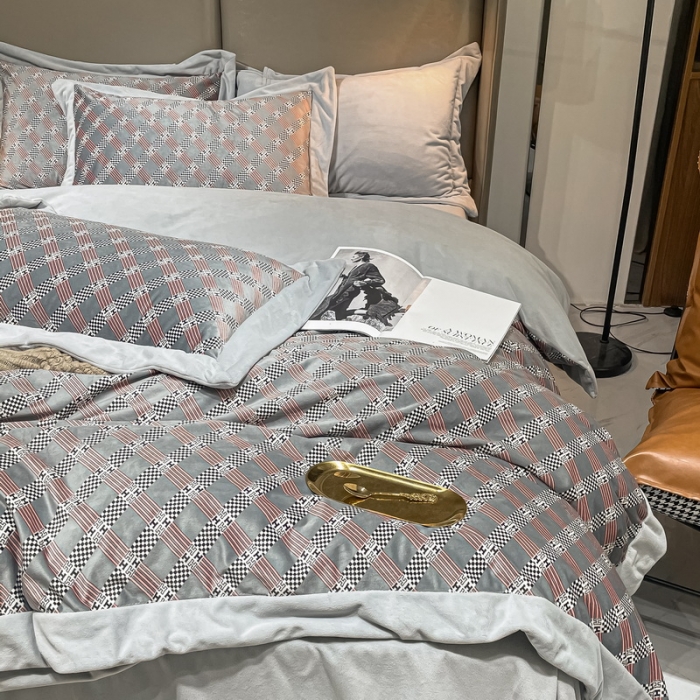 91家纺网 家纺一手货源 找家纺 米奈 2021新款高克重婴儿绒印花四件套 贝达-灰