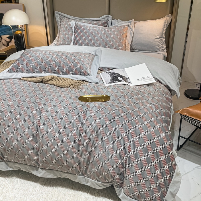 91家纺网 家纺一手货源 找家纺 米奈 2021新款高克重婴儿绒印花四件套 贝达-灰