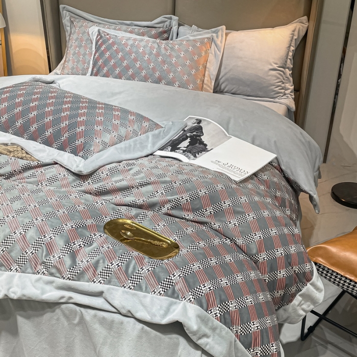 91家纺网 家纺一手货源 找家纺 米奈 2021新款高克重婴儿绒印花四件套 贝达-灰