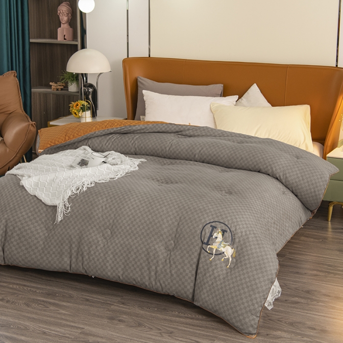 91家纺网 家纺一手货源 找家纺 丽卡家纺  2023新款格林冬被 咖啡色