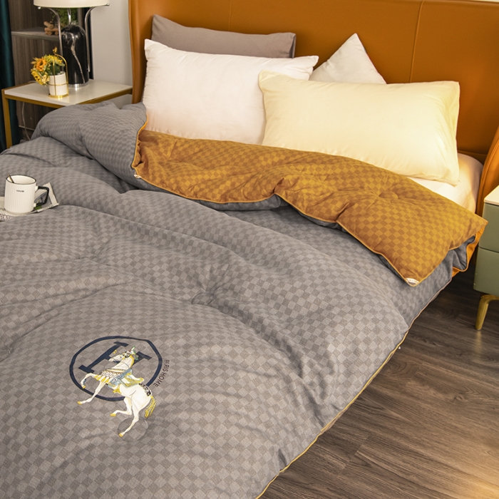 91家纺网 家纺一手货源 找家纺 丽卡家纺  2023新款格林冬被 咖啡色