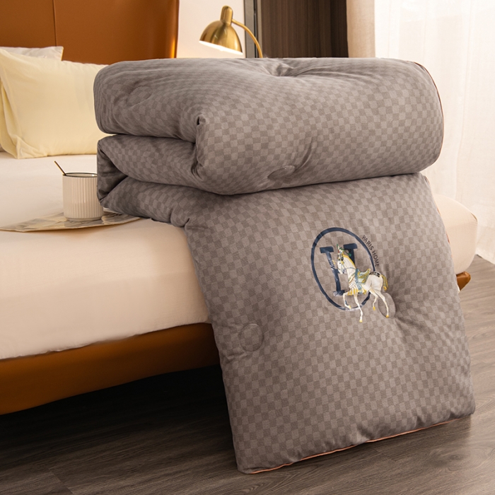 91家纺网 家纺一手货源 找家纺 丽卡家纺  2023新款格林冬被 咖啡色