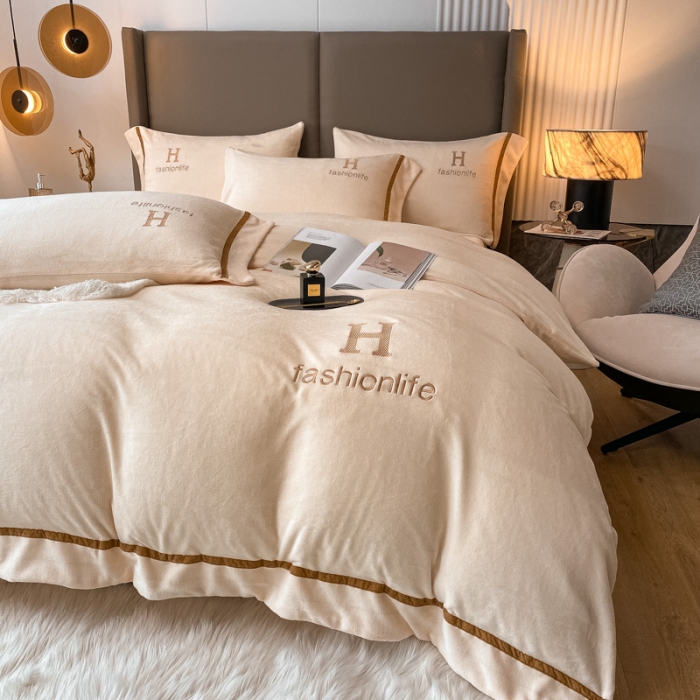 91家纺网 家纺一手货源 找家纺 （总）米彩家纺2023新款加厚牛奶绒刺绣H款四件套