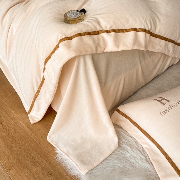 91家纺网 家纺一手货源 找家纺 （总）米彩家纺2023新款加厚牛奶绒刺绣H款四件套