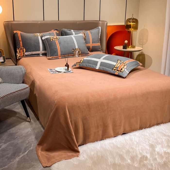 91家纺网 家纺一手货源 找家纺 米莱家纺 2021新款轻奢风加厚保暖牛奶绒四件套 保伦骑士