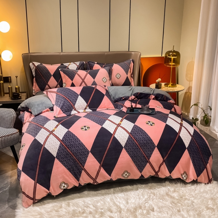 91家纺网 家纺一手货源 找家纺 米莱家纺 2021新款轻奢风加厚保暖牛奶绒四件套 菱形世界  粉