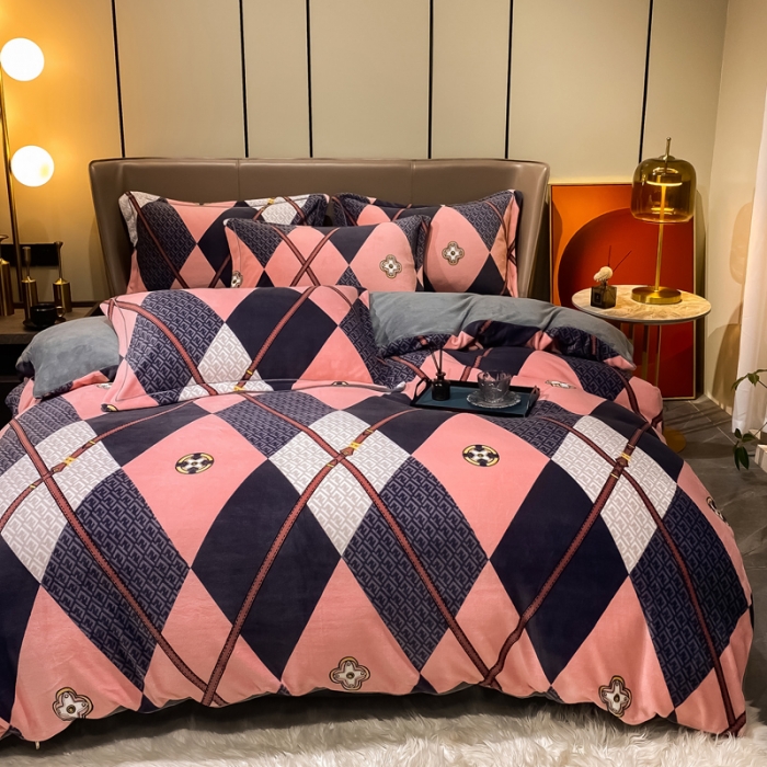 91家纺网 家纺一手货源 找家纺 米莱家纺 2021新款轻奢风加厚保暖牛奶绒四件套 菱形世界  粉