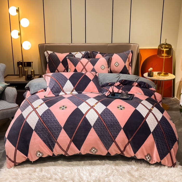 91家纺网 家纺一手货源 找家纺 米莱家纺 2021新款轻奢风加厚保暖牛奶绒四件套 菱形世界  粉