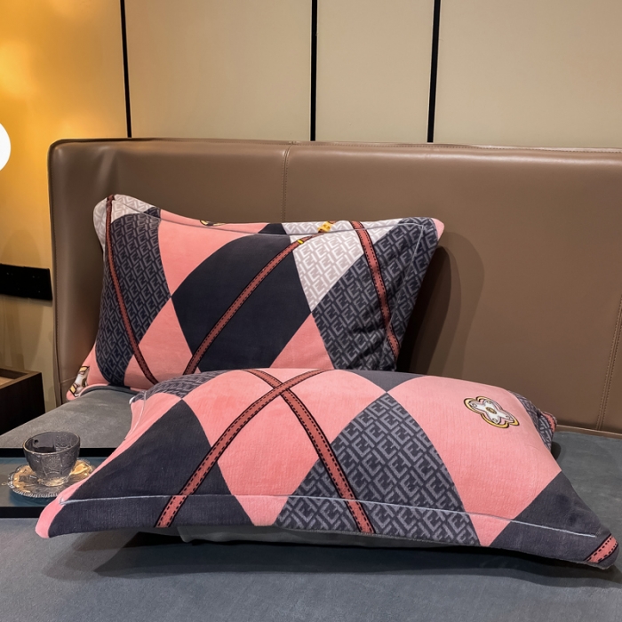 91家纺网 家纺一手货源 找家纺 米莱家纺 2021新款轻奢风加厚保暖牛奶绒四件套 菱形世界  粉