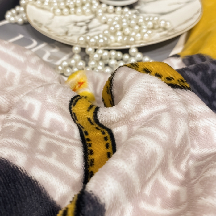 91家纺网 家纺一手货源 找家纺 米莱家纺 2021新款轻奢风加厚保暖牛奶绒四件套 菱形世界  黄