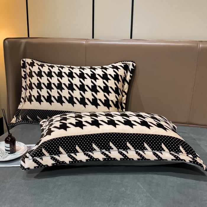 91家纺网 家纺一手货源 找家纺 米莱家纺 2021新款轻奢风加厚保暖牛奶绒四件套 千鸟条纹