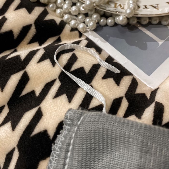 91家纺网 家纺一手货源 找家纺 米莱家纺 2021新款轻奢风加厚保暖牛奶绒四件套 千鸟条纹