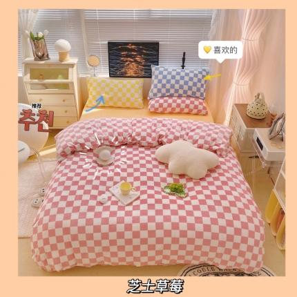 91家纺网 家纺一手货源 找家纺 顾里家纺 2021新款韩系撞色棋盘格高克重牛奶绒四件套 芝士草莓