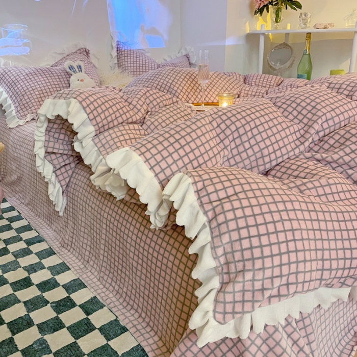 91家纺网 家纺一手货源 找家纺 千朵 2021新款韩版牛奶绒保暖四件套 格格粉